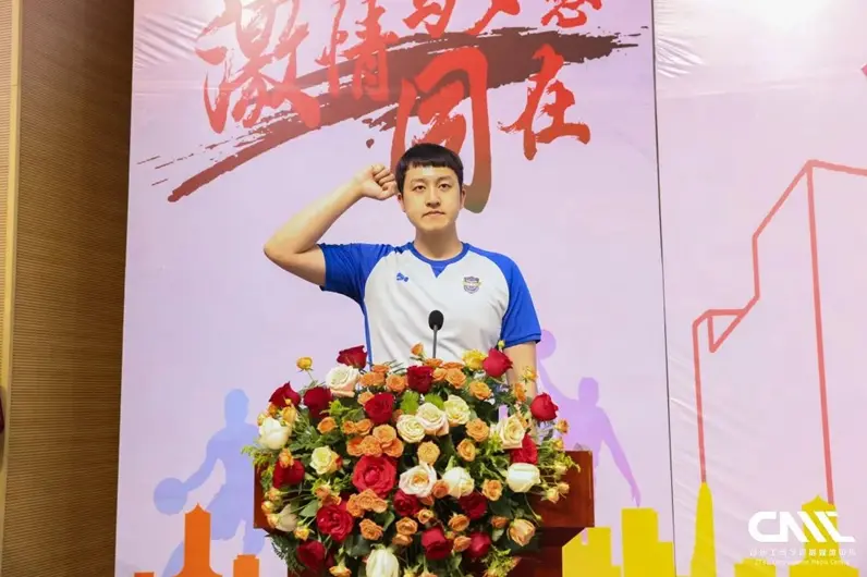 裁判员代表李甲木宣誓（徐骥、郝皓 摄）