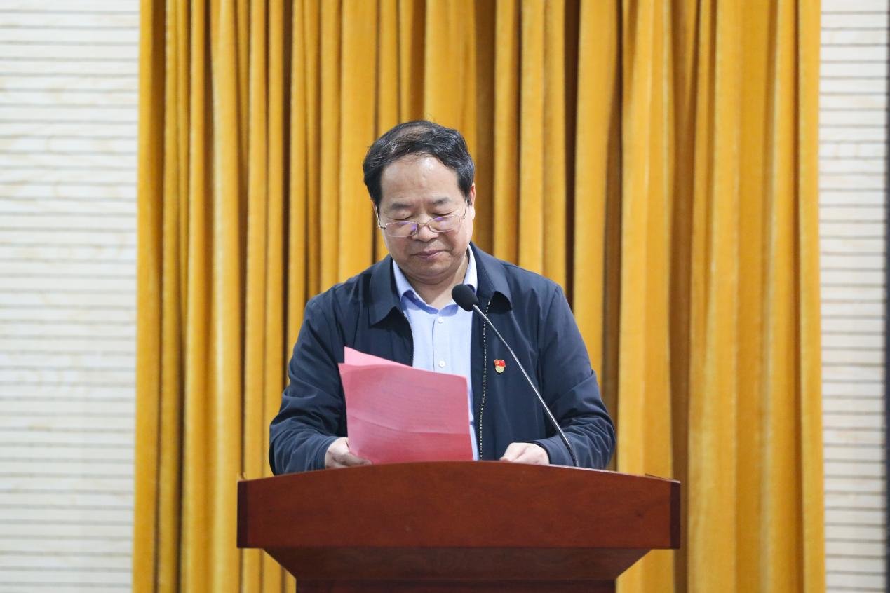 图书馆馆长李喜民主持启动仪式