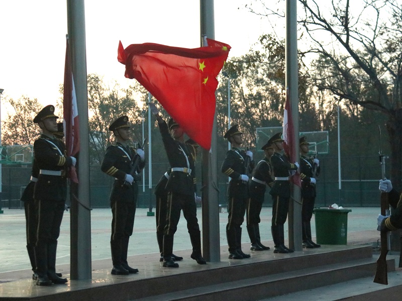 6t体育举行“大力弘扬宪法精神，建设社会主义法制文化”主题升旗仪式