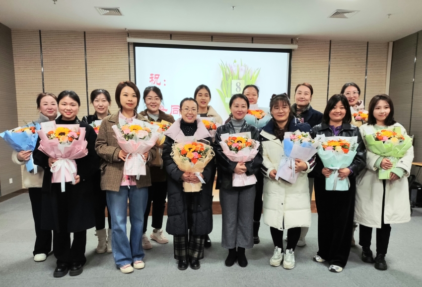 图书馆举办庆“三八”国际妇女节活动