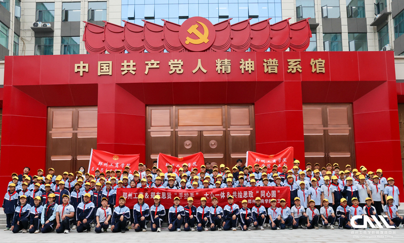 四年级合影留念.jpg