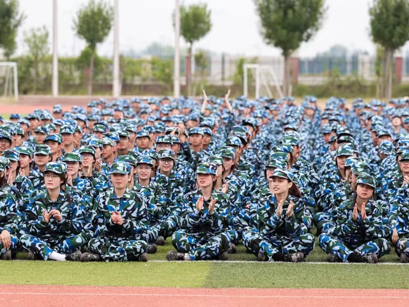 德育筑基，思政铸魂--校长郭德欣在开学典礼上为新生讲授“开学思政第一课“