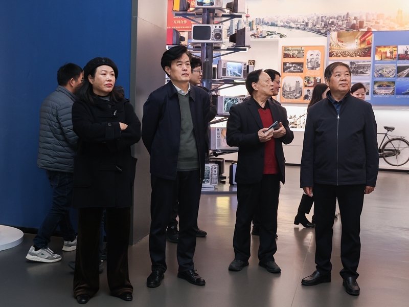 郑州轨道工程职业学院党委书记张旭虹一行莅校参观交流