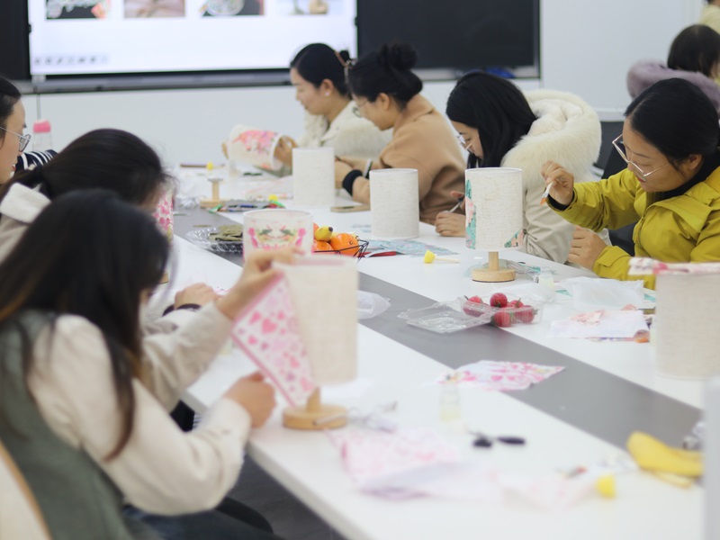 “灯影映芳华，妙意绘灯纱”——6t体育分工会开展“三八”国际妇女节活动