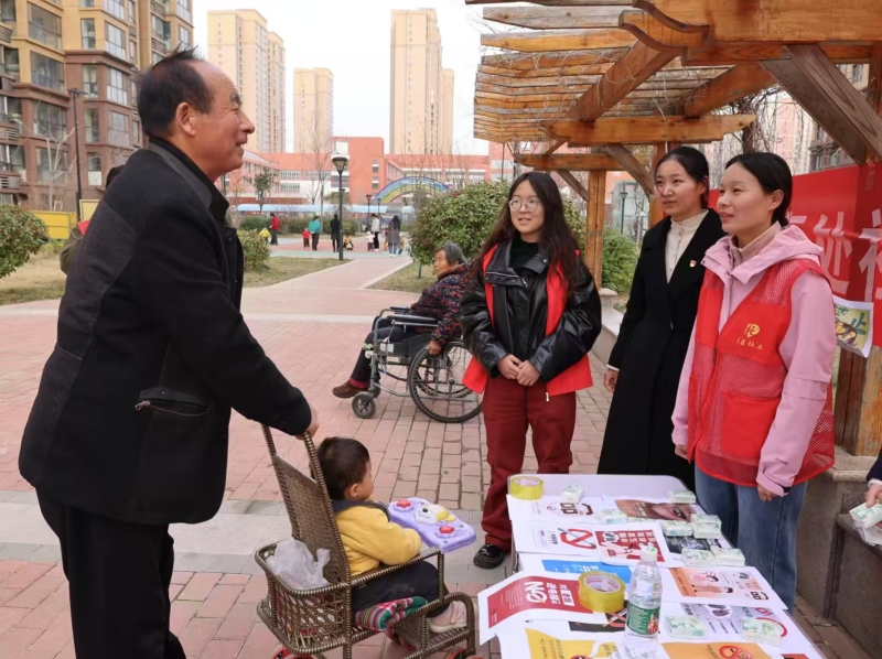 雷锋精神传 无烟护家园——文法学院党总支赴社区开展雷锋月禁烟宣传志愿服务活动