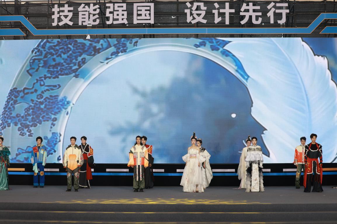 我校艺术学院师生受邀参加2024年全国行业职业技能竞赛闭幕式演出